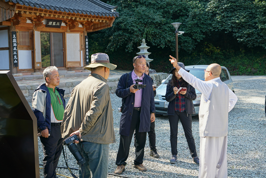 Interview with Dojangsa temple image